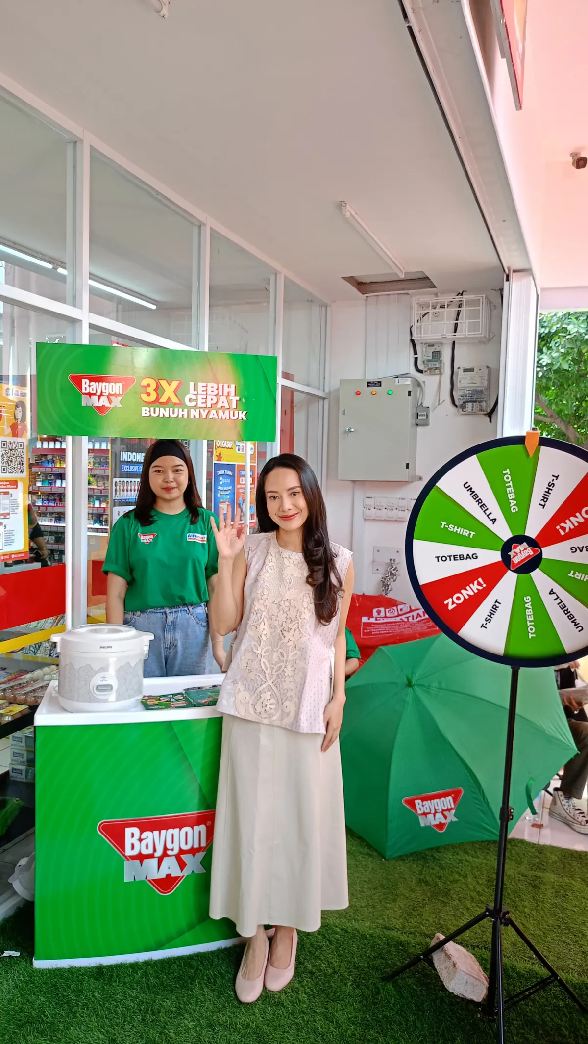 Booth Baygon dengan spin wheel di depan gerai